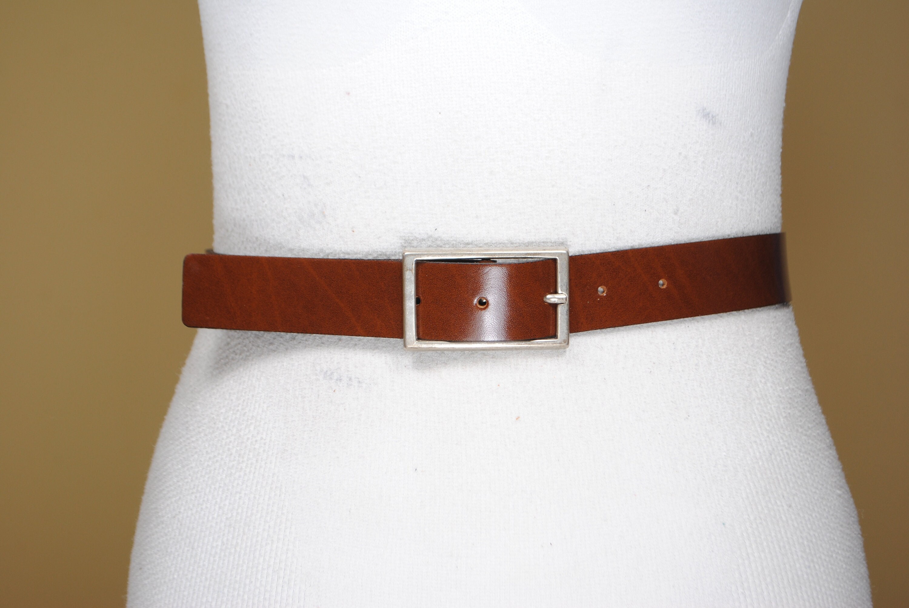 Vintage Men\'s/Womens Tan Leather Belt with Silver Buckle Amazon.com: AGUTALITHIC Men Women Leather Belt with Engraved  main image 3
