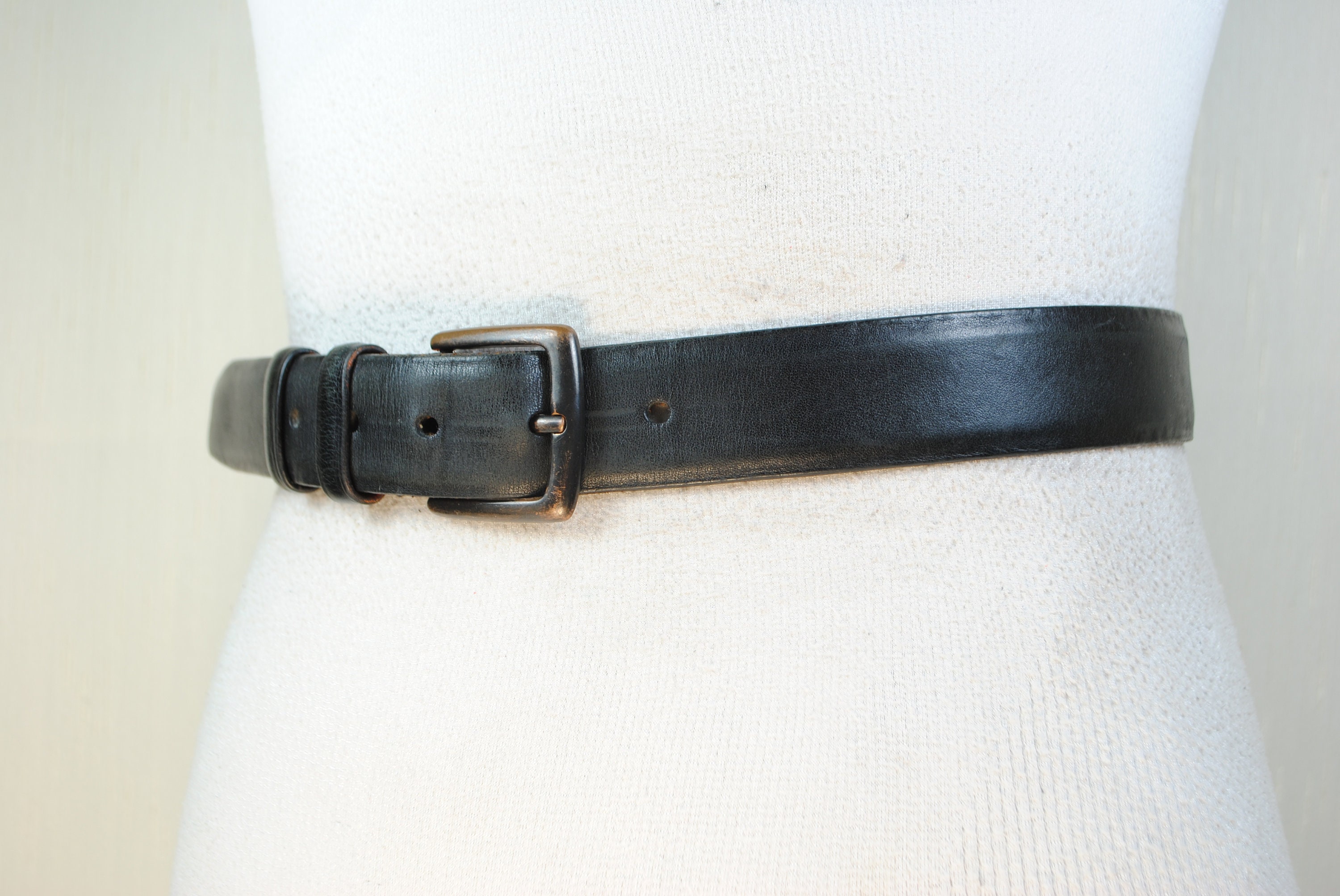 Vintage Black Cowhide Leather Belt: Unisex Full-grain Waist  display picture 2