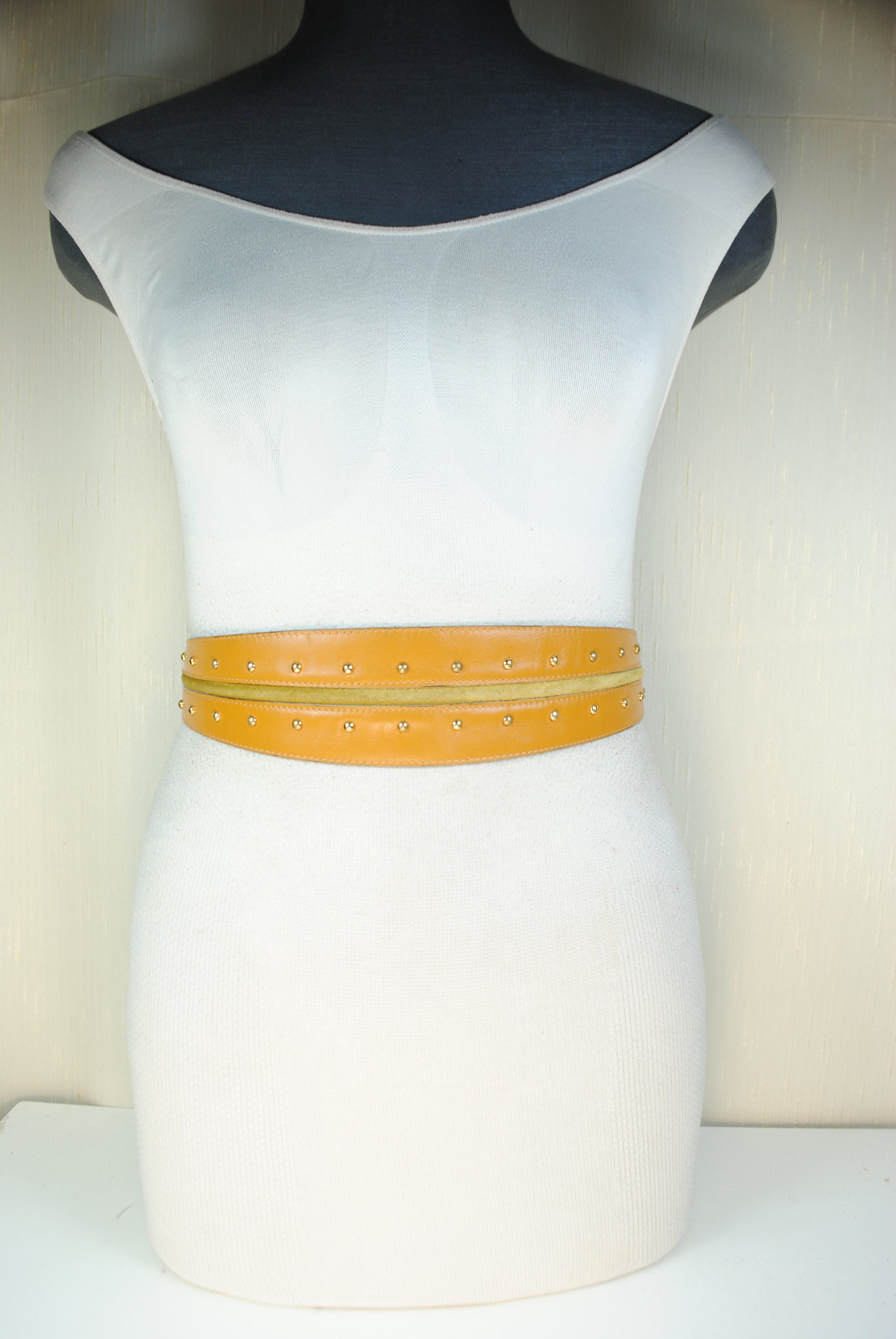 gouden ringen en studs ein een 4cm brede riem. casual of knoopriem - .nl