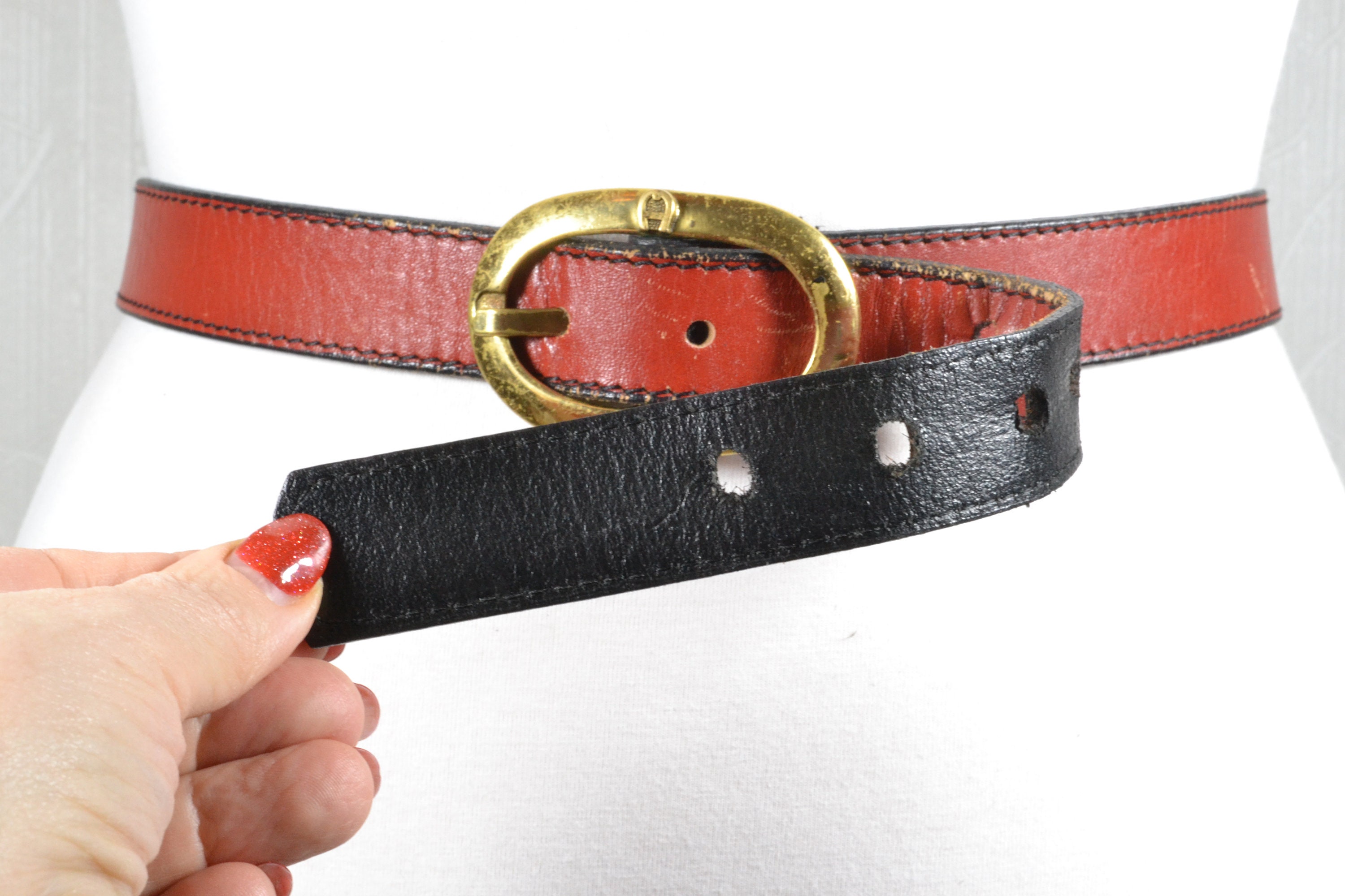 Vintage Etienne Aigner Red Leather Belt Gold-tone Logo Buckle 26 XS XXS Milan Vintage Etienne Aigner Red Leather 1 main image 2