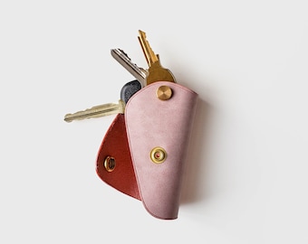 Pink "Mini-Mango" Key Case • Compact Stylish Accessory in Vegetable-Tanned Leather Handcrafted