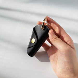 Estuche para llaves "Mini-Mango" negro • Estuche minimalista para llaves de cuero curtido vegetal, llavero simple, llavero personalizado como regalo para el nuevo hogar y la oficina