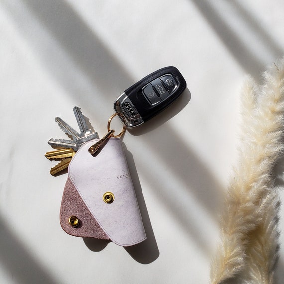 Dragonne Key Holder Pink LV  Car keychain ideas, Pink keychain, Girly  accessories