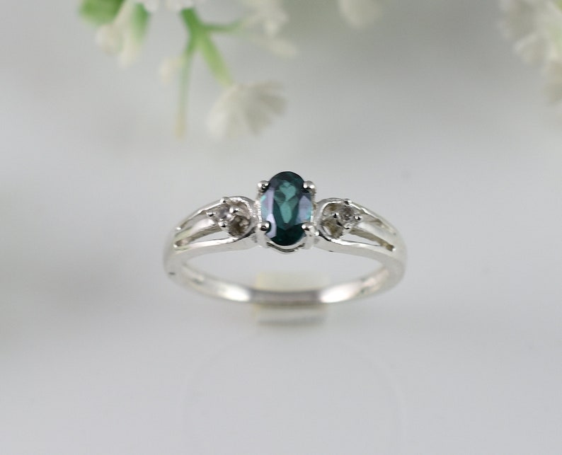Emerald Green Topaz Silver Ring RGT-013 Birthday Gift Wedding Ring Valentine Gift Engagement Ring Design N0 Anniversary Gift