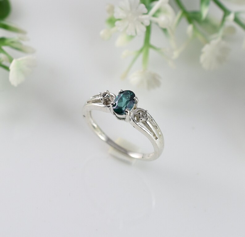 Emerald Green Topaz Silver Ring RGT-013 Birthday Gift Wedding Ring Valentine Gift Engagement Ring Design N0 Anniversary Gift