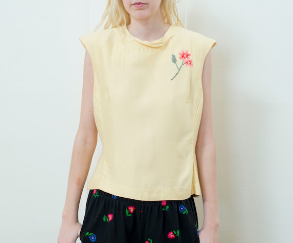 yellow flower embroidery blouse | 90s flower detai