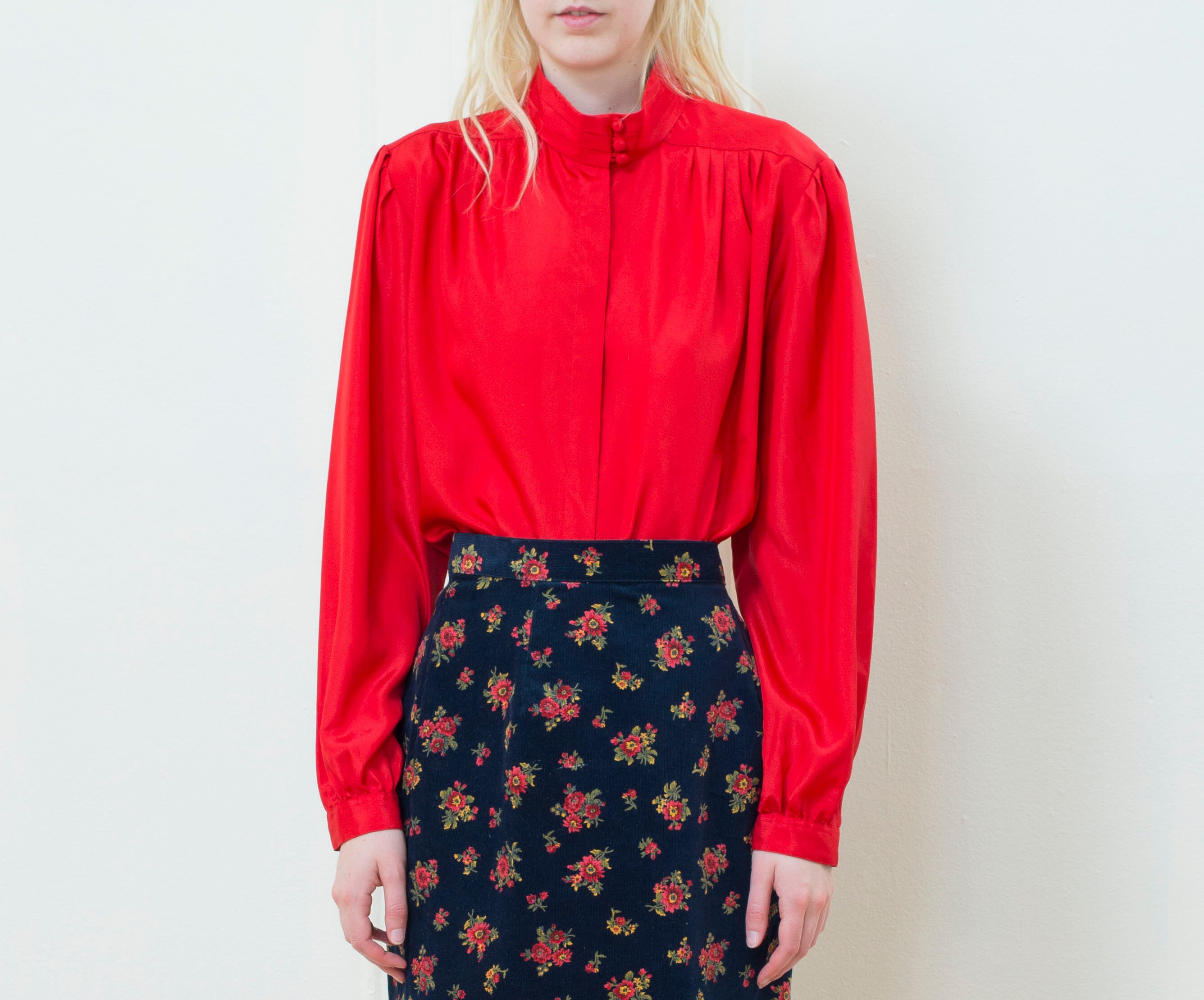Blusa de manga abullonada roja de los a os 80 bot n de cuello