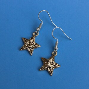 Boucles d&#39;oreilles pendantes étoiles martelées