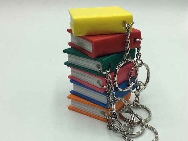 Porte-clés Pile De Livres Fait Main 11pixeli - Cadeau Pour Lecteur - Bronze