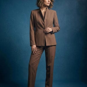 Traje de chaqueta estilo años 90 de Arenzano Gary Stuart, color marrón, con raya diplomática, minimalista, talla XS.
