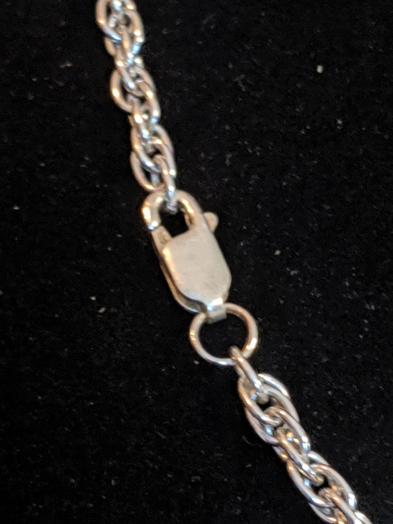 Teardrop-shaped micro faceted aquamarine and Pearl necklace.