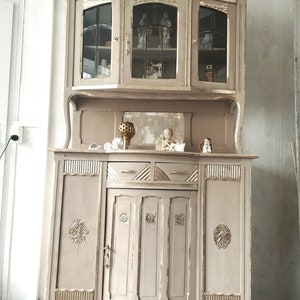 Edles Traumhaftes Buffet Jugenstil Beige Gold Shabby Chic Chippendale Schrank Vitrine immagine 1