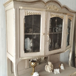 Edles Traumhaftes Buffet Jugenstil Beige Gold Shabby Chic Chippendale Schrank Vitrine immagine 2