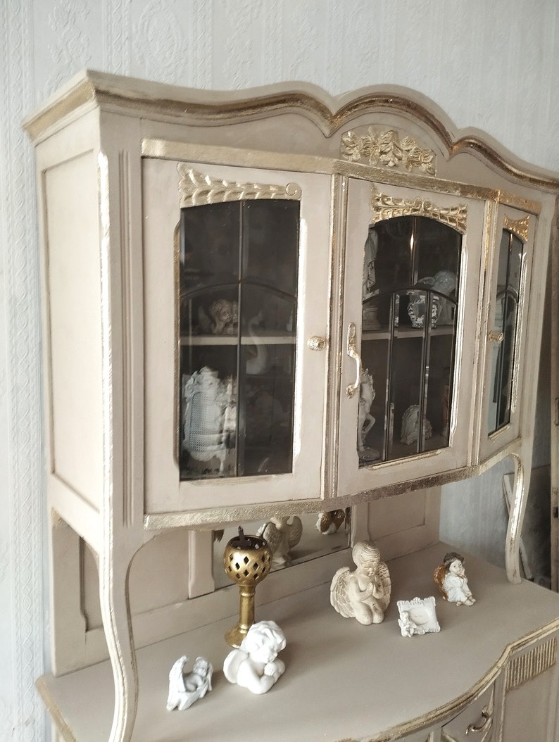 Elegant dreamlike buffet Art Nouveau beige gold shabby chic Chippendale cabinet showcase image 2
