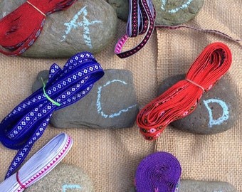 Brown/pink embroidered ribbon braid