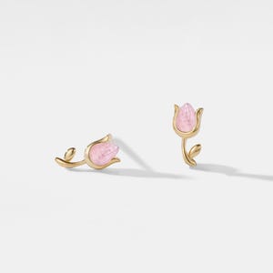 PERIMADE Pendientes de tulipán de cuarzo rosa diminuto • Pendientes pequeños de flor de tulipán rosa • Joyería de la amistad de plata esterlina • Regalo moderno para tu mejor amiga