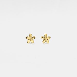 PERIMADE Dainty Flower Stud Earrings • Tiny Gold Flower Stud Earrings • Sterling Silver Friendship Jewelry • Trendy Best Friend Gift