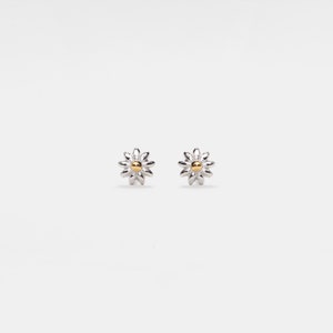 PERIMADE Daisy Flower Stud Earrings • Dainty Gold Daisy Cartilage Earrings • Sterling Silver Friendship Jewelry • Trendy Best Friend Gift