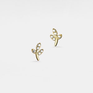 PERIMADE Dainty Leaf Stud Earrings • Tiny Gold Leaf Wedding Earrings • Sterling Silver Friendship Jewelry • Trendy Best Friend Gift
