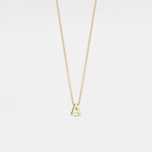 Collar con dije de inicial personalizado PERIMADE • Delicado colgante con letra inicial pequeña • Joyería de la amistad en plata esterlina • Regalo moderno para el mejor amigo