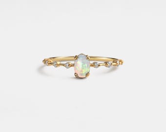 PERIMADE Oval Opal Cabochon Ring • Natürlicher weißer Opal Stapelring • Sterling Silber Freundschaftsschmuck • Trendiges Geschenk für den besten Freund