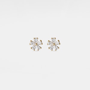 PERIMADE Zierliche Blumen Ohrstecker • Kleine Gold Blume Hochzeit Ohrringe • Sterling Silber Freundschaftsschmuck • Trendy Best Friend Geschenk