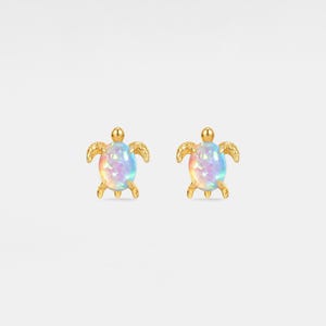 PERIMADE Opal Meeresschildkröte Ohrstecker • Zierliche Meeresschildkröten Strand Ohrringe • Sterling Silber Freundschaftsschmuck • Trendiges Beste Freund Geschenk