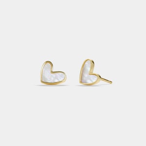 PERIMADE Orecchini a cuore in madreperla • Piccoli orecchini a bottone a cuore in oro • Gioielli dell'amicizia in argento sterling • Regalo alla moda per il migliore amico