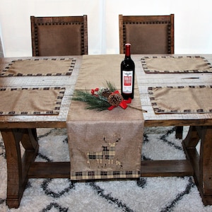 Christmas Placemats, 13 x 19 Inch Plaid Decoratieve Place Mats voor Kerstmis, Mooie Herten Borduurwerk Ontwerp Ideaal voor Kerst Diner Tafel