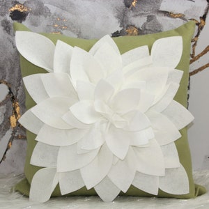 Square Flower Pillow - Daisy Flower Pillow - Decorative Throw Pillow - 3D Flower Pillow - Soft & Comfortable Pillow - Pillows for Home Décor
