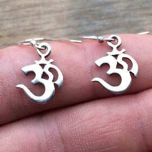 925 SILVER OM Small earrings 1.5cm silver purity spiritual sacred sound universe gift love friendship