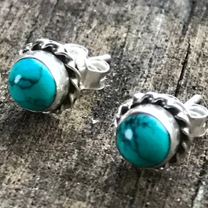 925 silver Turquoise stone earrings small stud circle 0.6 cm floral edge gift love friendship