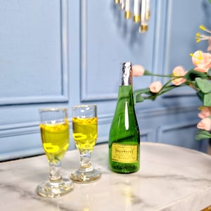 Dollhouse champagne and 2 glasses for 12th scale dollhouse, diorama or roombox.
