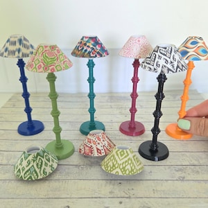 Dolls House Battery lamp for a modern 12th scale dollshouse. LED battery light included. Choose floor lamp colour and shade. No wiring.