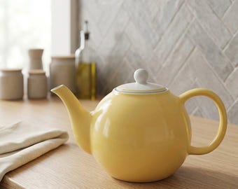 Pagnossin Ironstone Teapot, made in Treviso Italy, beautiful butter yellow w/contrasting white lid, rare