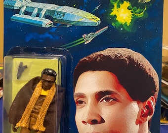 Figura de acción articulada/posable pintada a mano de Battlestar Galactica BOOMER, personalizada, neo vintage, de 3,75 pulgadas, para réplica vintage en el reverso de la tarjeta.