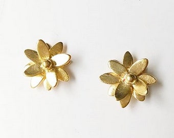Dainty Flower Chrysanthemum Studs Earrings, Wedding Floral Earrings Jewelry, Best Gift, Bridal Lotus Studs, Mum's Gift Idea, Spring Earrings