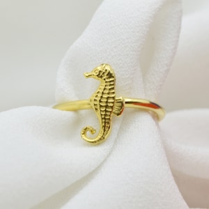 Dainty Gold Sea Horse Stack Ring, Sea Treasures Ring, Tiny Fish Ring, Animal Minimal Stack Ring, Fish Jewelry, Sea Shell Ring