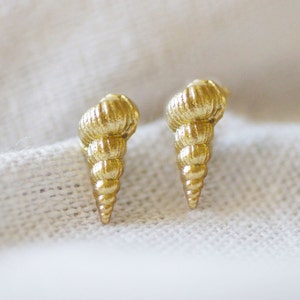 Gold Shell Earrings, Beach Finds, Sea Shell Studs, Summer Earrings, Spiral Shell Earrings, Fun Jewelry, Cute Animal Earrings, Unisex Studs