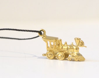 Tren de vapor dorado, collar con dije de tren, collar con locomotora de tren, colgante de viaje, conductor de ferrocarril, regalo de transporte en tren, vía férrea