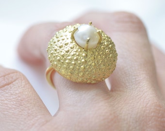 Anillo de perla, anillo de erizo de mar, anillo ajustable con hallazgos marinos, anillo de compromiso novedoso, anillo de concha marina, joyería de verano, anillo de boda en la playa
