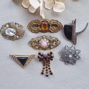 Set of old vintage brooches mixed styles sizes designs old brooches brooch bundle collection retro accessories quantity 7 pieces