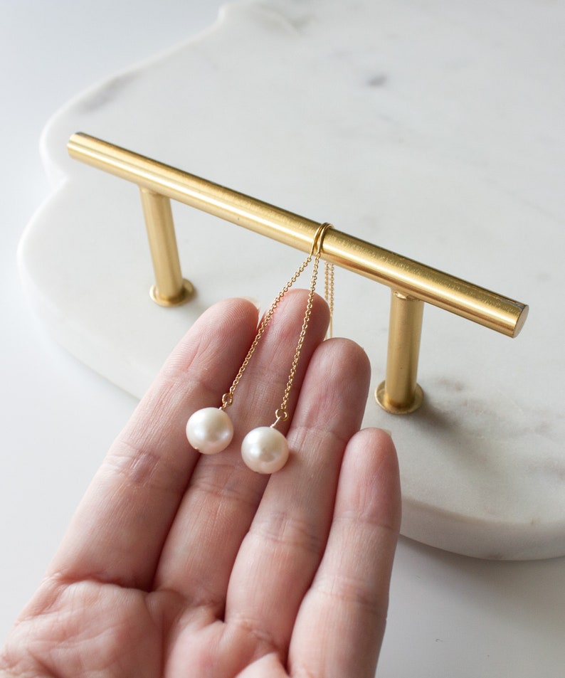 Neri Pearl Threader Earrings, 14k Gold Filled Threaders, White Pearl Dangle Earrings, Pearl Drop Earrings, Bridesmaid Earrings image 2