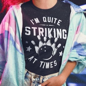 Funny Bowling T-Shirt Bowler Gift I&#39;m Quite Striking Bowling Sayings Shirt Funny Ten-pin Bowling Ball Unisex Print Tee Adults Kids Hoodie