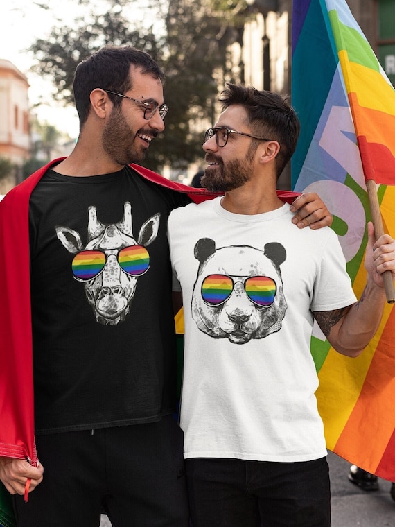 Proud Mom Gay Lesbian Sun Daughter Lgtbq Trans Pride Giraffe T-Shirt Proud Mom Gay Lesbian Sun Daughter Lgtbq Trans Pride Giraffe T-Shirt