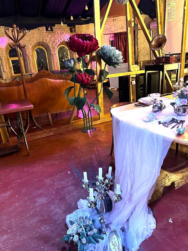 SET 15 Giant Paper or Foam Flowers With Metal Stands, Alice in