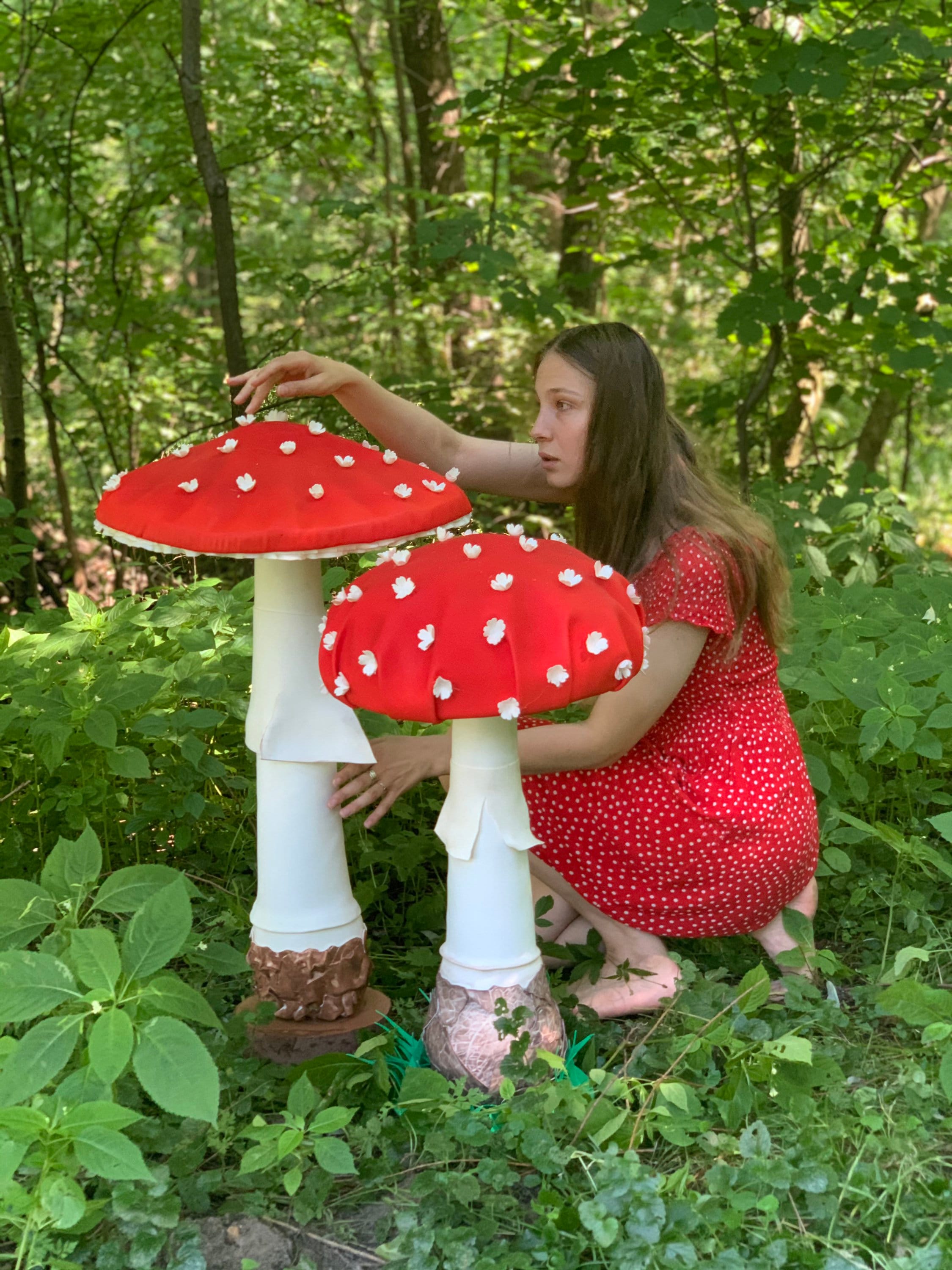 Mushroom Paper Lanterns & Berries - 12 Pcs Enchanted Forest Party Decor By Avoseta