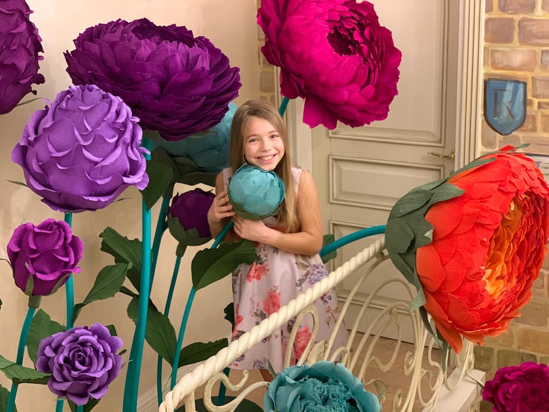 SET 15 Giant Paper or Foam Flowers With Metal Stands, Alice in