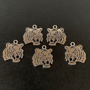 5 silver tiger charms, metal charms, tiger charm, tiger charm silver, tiger pendant, zoo animal charms, animal charms, silver tiger pendant