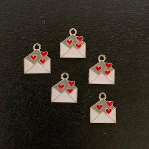 5 red hearts envelope charms, envelope charm, heart envelope charm, valentine charms, love letter charms, love envelope, valentine envelope